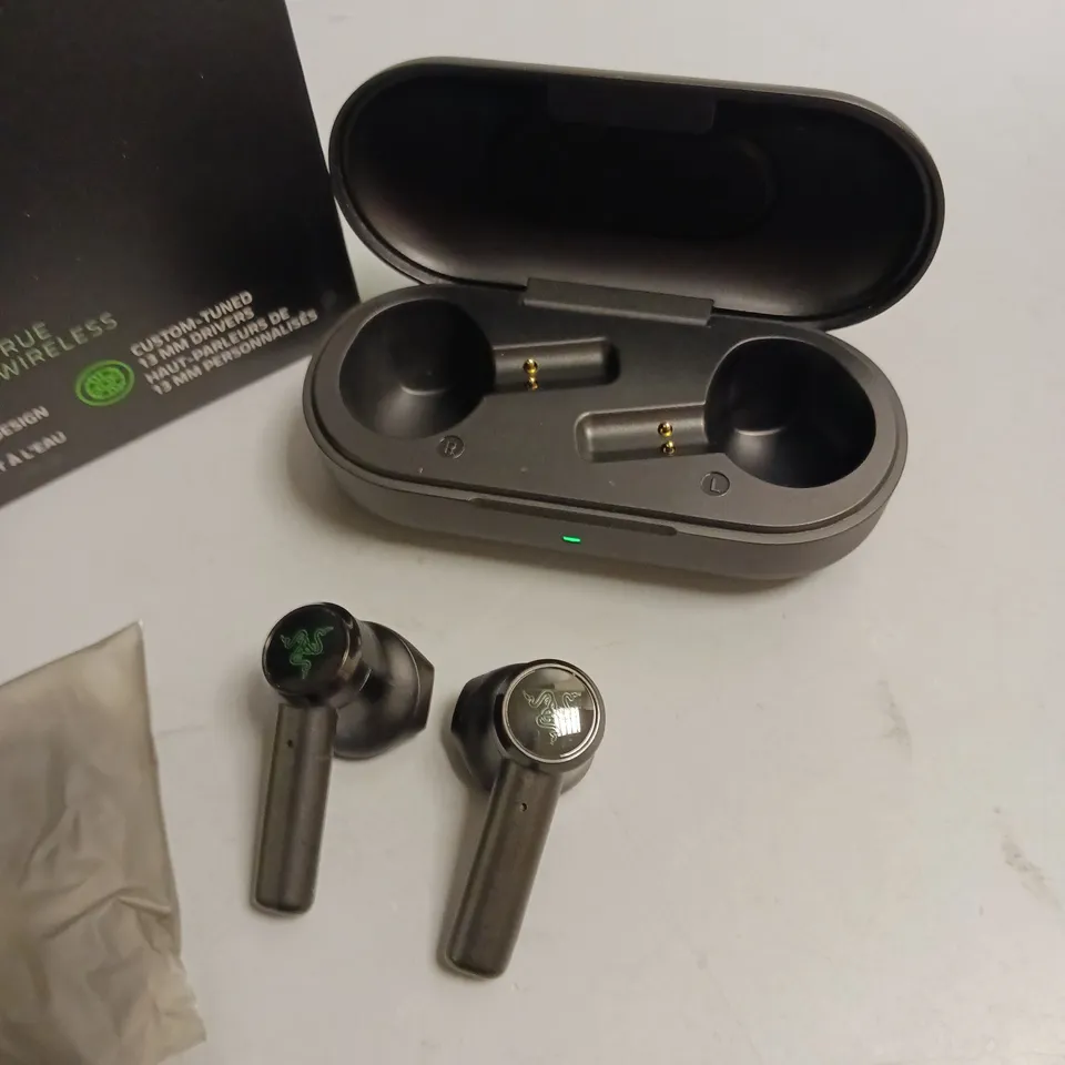 BOXED RAZER HAMMERHEAD WIRELESS HEADPHONES IN BLACK AND GREEN INCLUDES CHARGING CASE, WRIST STRAP AND SPARE BUDS