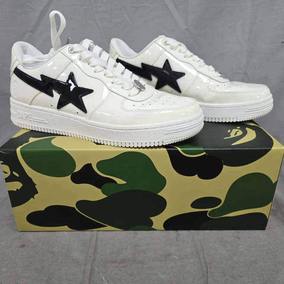 BOXED PAIR OF A BATHING APE STAR PRINTED LEATHER SNEAKERS IN WHITE/BLACK SIZE UK 8