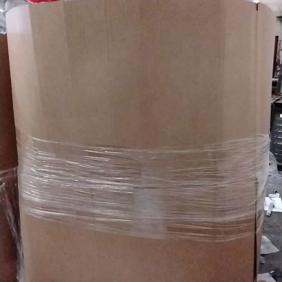 PALLET CONTAINING A LARGE QUANTITY OF PILLOWS