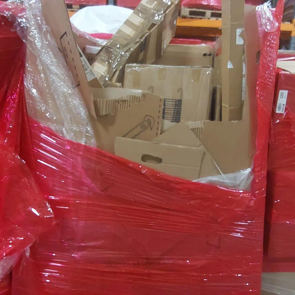 PALLET OF ASSORTED ITEMS INCLUDING: TELESCOPIC LADDERS, LEARNING TOWER, LADDER ECT