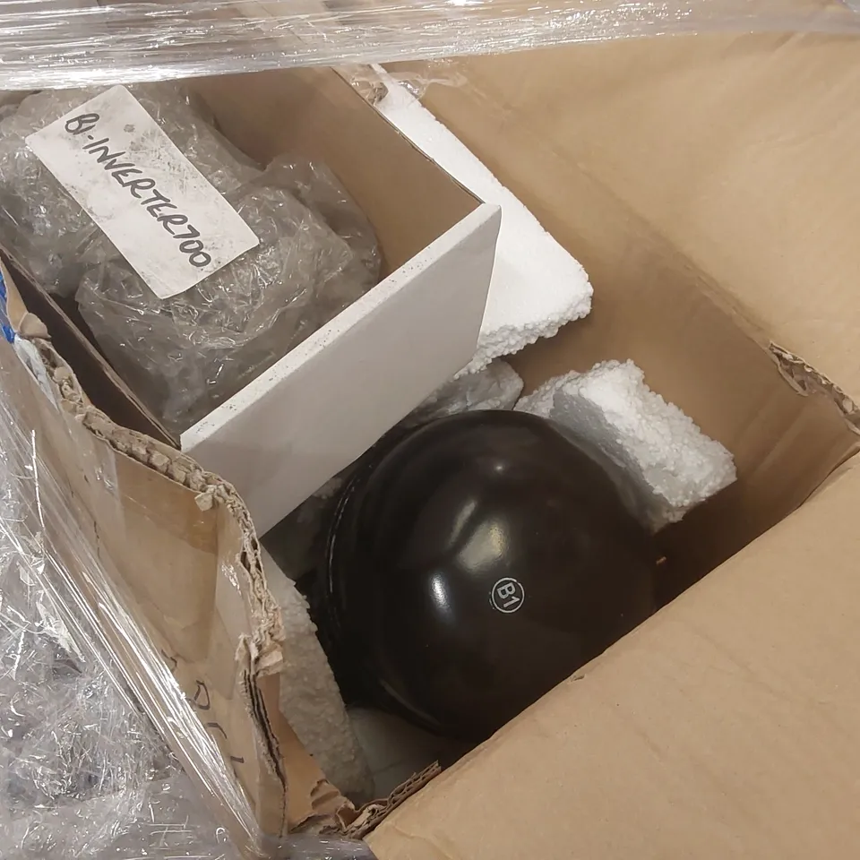 PALLET CONTAINING A VERY LARGE QUANTITY OF COMPRESSORS ECT