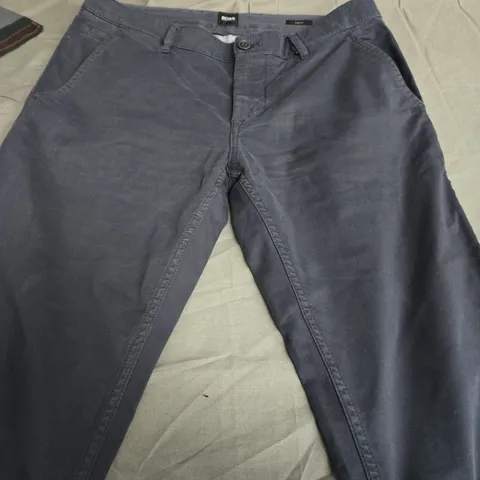 HUGO BOSS SLIM FIT SIZE 32/34