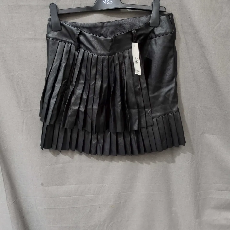 NEW COLLECTION BLACK LEATHER-EFFECT PLEATED MINI SKIRT - MADE IN ITALY, UK 18-20