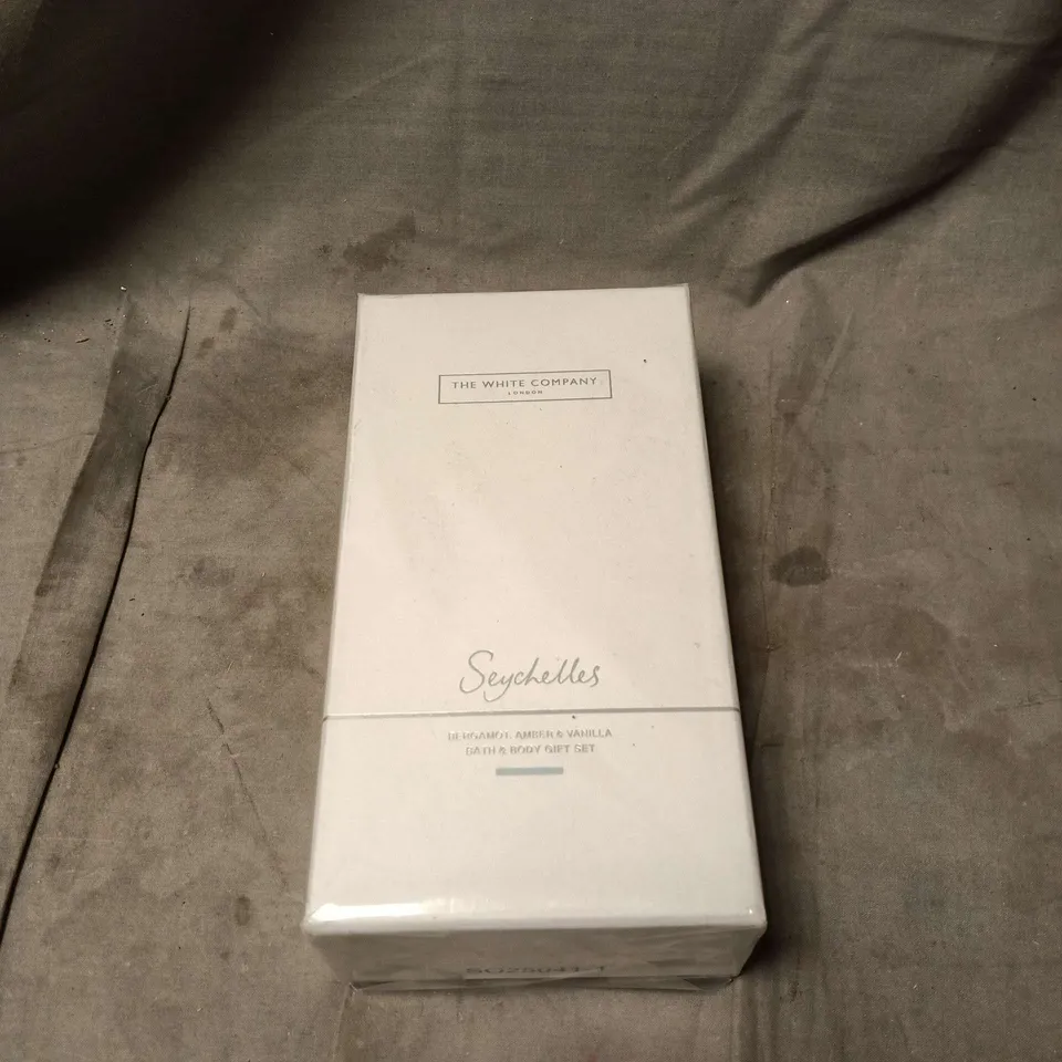 THE WHITE COMPANY SEYCHELLES BATH AND BODY GIFT SET, BERGAMOT/AMBER/VANILLA