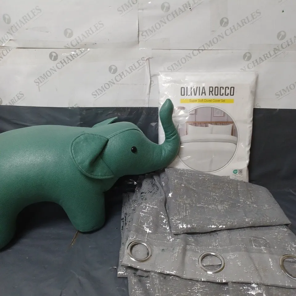 APPROXIMATELY 15 HOUSEHOLD ITEMS TO INCLUDE AN ELEPHANT FOOTSTOOL, BEDDING AND SILVER VOILE PANELS