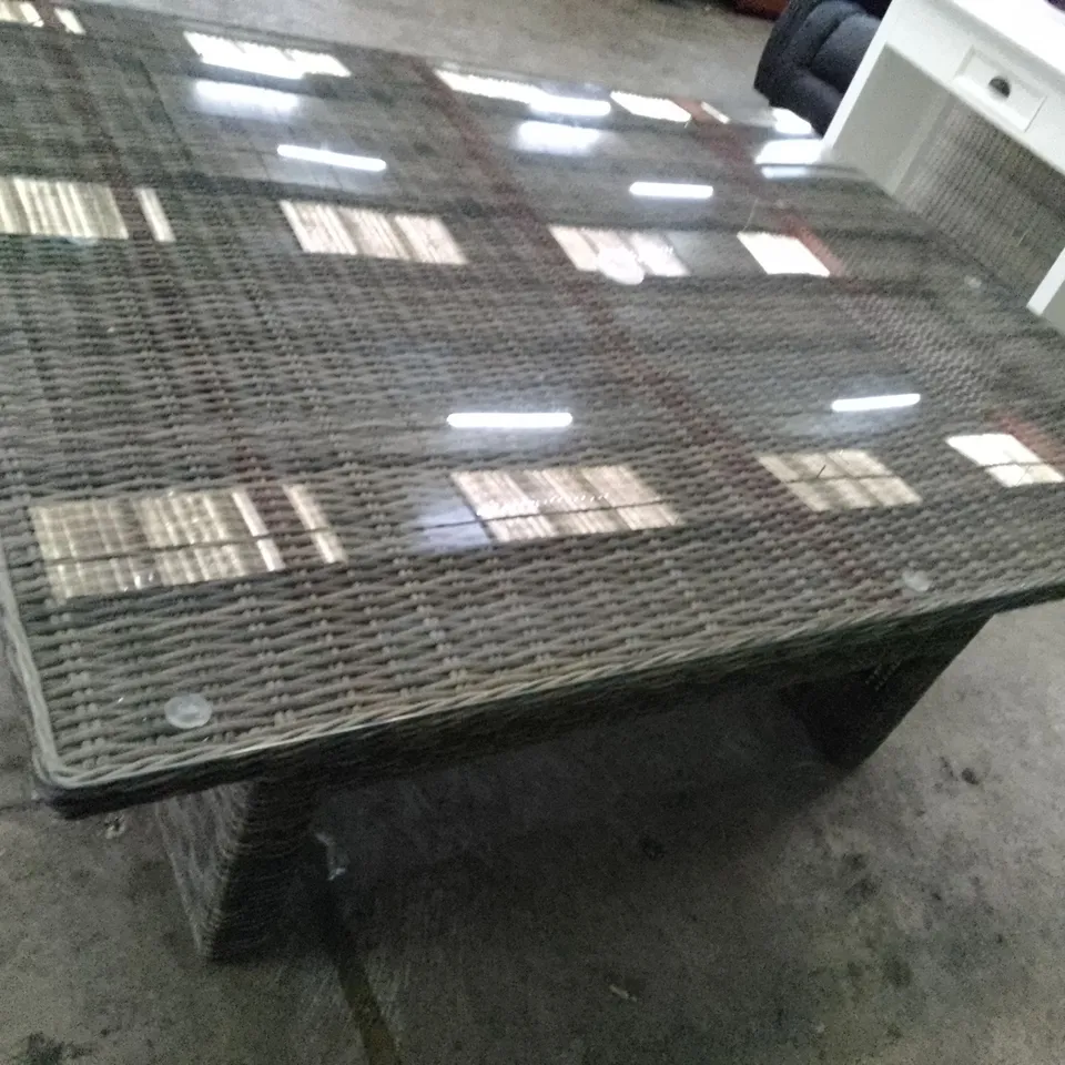 RATTAN DINING TABLE WITH GLASS TOP