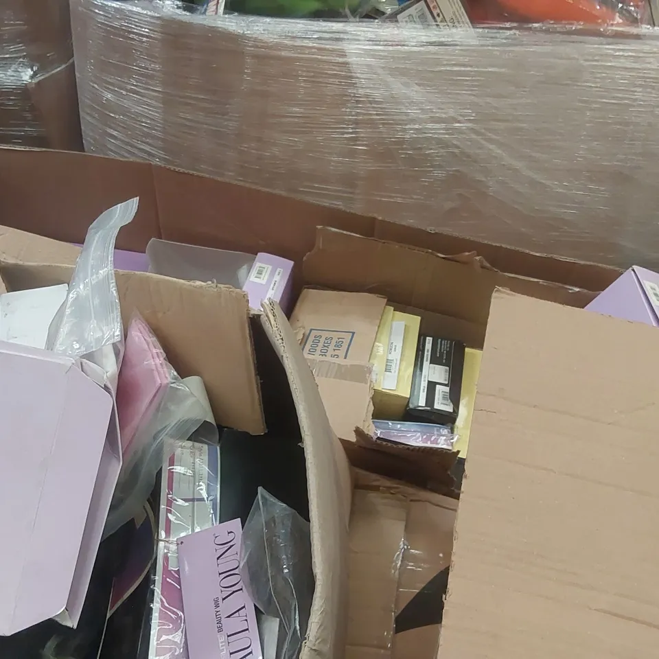 PALLET CONTAINING A VERY LARGE QUANTITY OF WIGS AND RELATED ACCESSORIES ECT