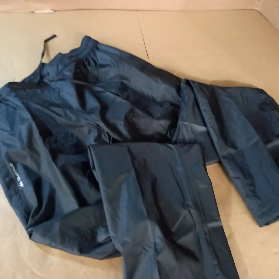 QUECHUA BLACK WATER PROOF PANTS - W30 L31