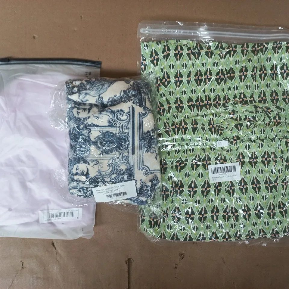 APPROXIMATELY 20 ASSORTED CLOTHING AND FASHION PRODUCTS IN VARIOUS STYLES AND SIZES - COLLECTION ONLY