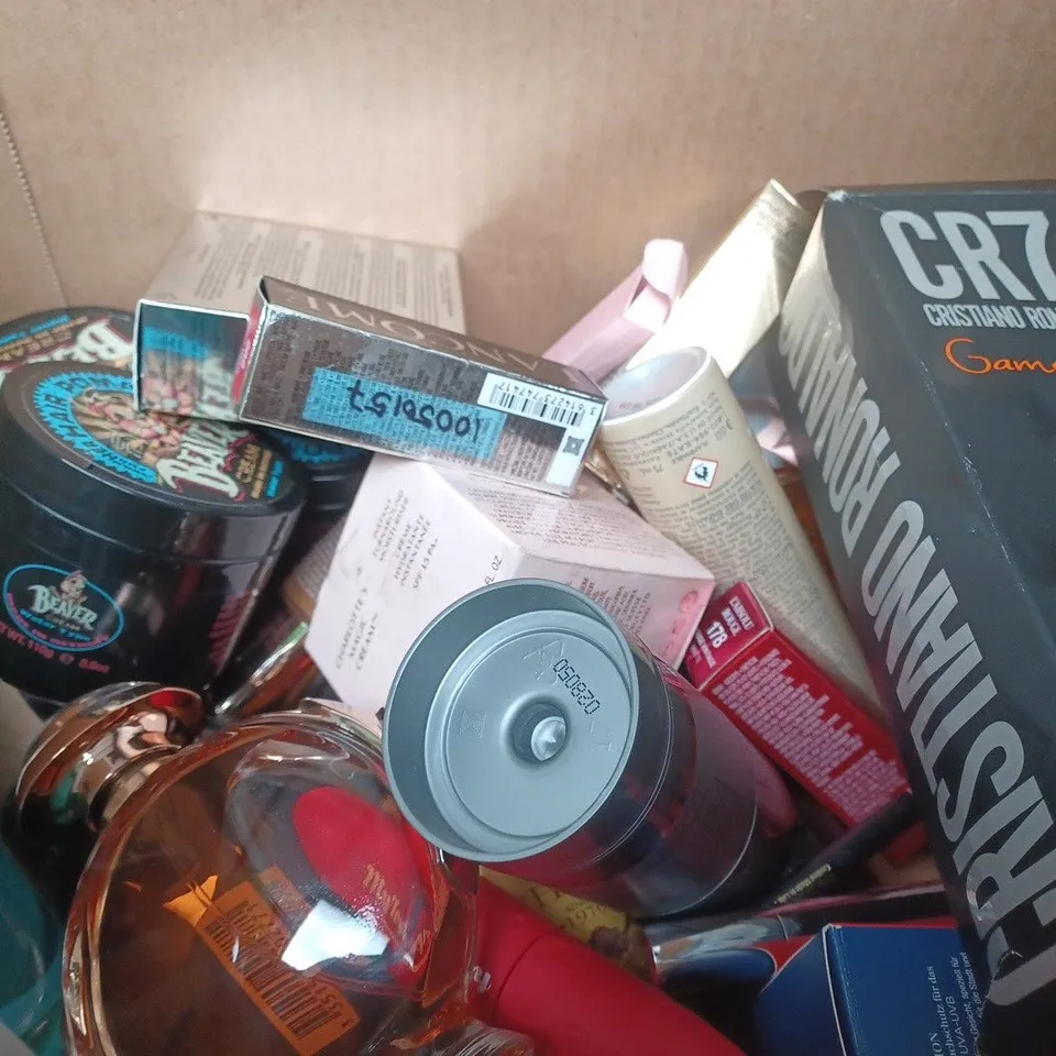 BOX OF APPROXIMATELY 12 ASSORTED HEALTH & BEAUTY ITEMS TO INCLUDE - SOL DE JANEIRO BUM BUM BODy OIL , LANCOME MIRACLE CUSHION , CLARINS WHITE PLUS ETC