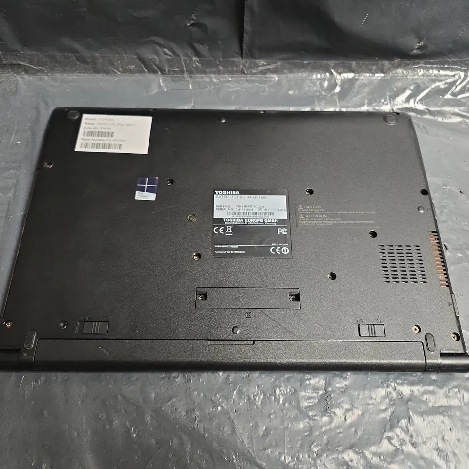 TOSHIBA SATELLITE PRO LAPTOP – BLACK CHASSIS - R40-C