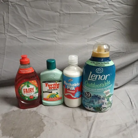 TOTE OF APPROXIMATELY 15 HOUSEHOLD LIQUIDS TO INCLUDE FAIRY WASHING UP LIQUID, TURTLE WAX ORIGINAL AND LENOR OUTDOORABLE FABRIC SOFTENER