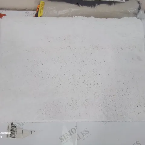 BRAND NEW BAGGED PACO 750 RUG IN WHITE - 70X120CM