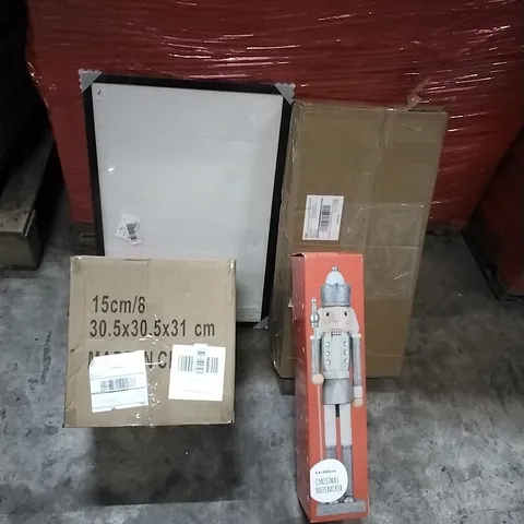 PALLET OF HOUSEHOLD ITEMS TO INCLUDE CHRISTMAS NUTCRACKER, CHRISTMAS ORNAMENTS, PICTURE FRAME, FLOATING ORGANISER AND OTHER ASSORTED ITEMS...