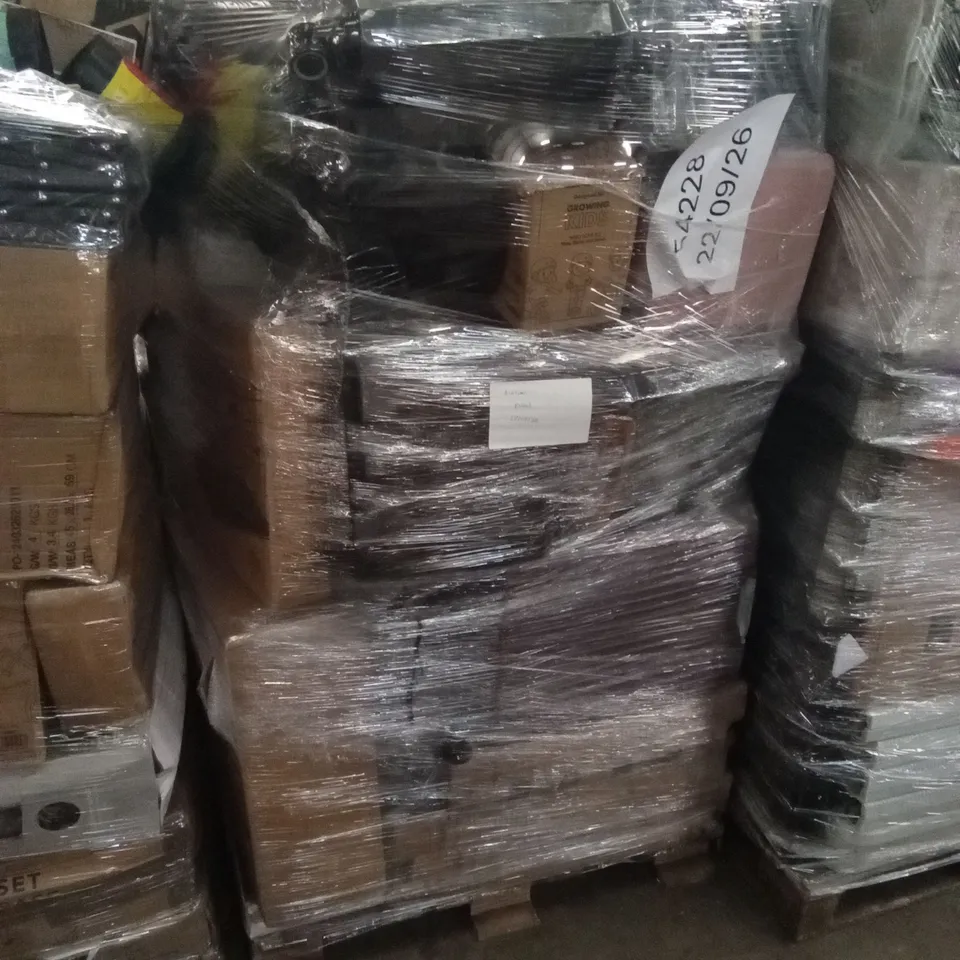 PALLET OF ASSORTED E-COMMERCE GOODS AND PRODUCTS TO INCLUDE; DOG CAGES, A LARGE NUMBER OF CABIN BAGS/SUITCASES, WHEELBARROW ETC