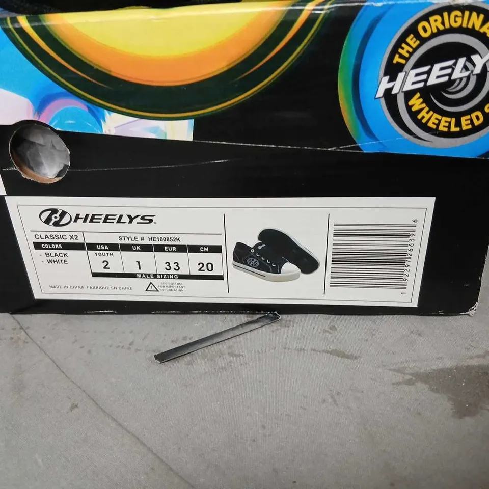 HEELYS THE ORIGINAL WHEELED SHOE – BLACK/WHITE (US YOUTH 2) UK 1 