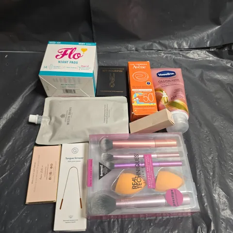 APPROXIMATELY 20 ASSORTED COSMETICS ITEMS TO INCLUDE - BRUSHES SET , NIGHT PADS , BURST LOTION , ETC 