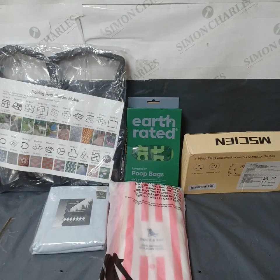 APPROXIMATELY 20 ASSORTED HOUSEHOLD ITEMS TO INCLUDE TOWELS, BEDDING AND PLUG SOCKET