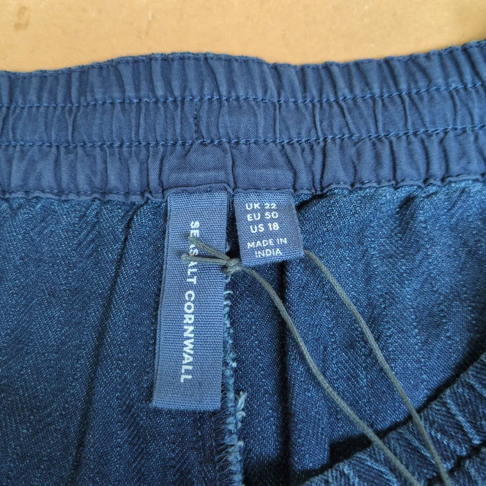 SEASALT CORNWALL SHORTS UK 22 (EU 50, US 18)