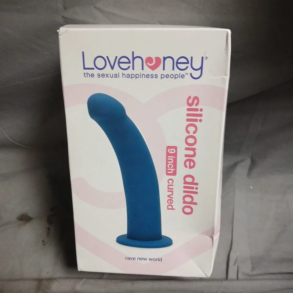 LOVEHONEY SILICONE DILDO, 9-INCH CURVED – BOXED