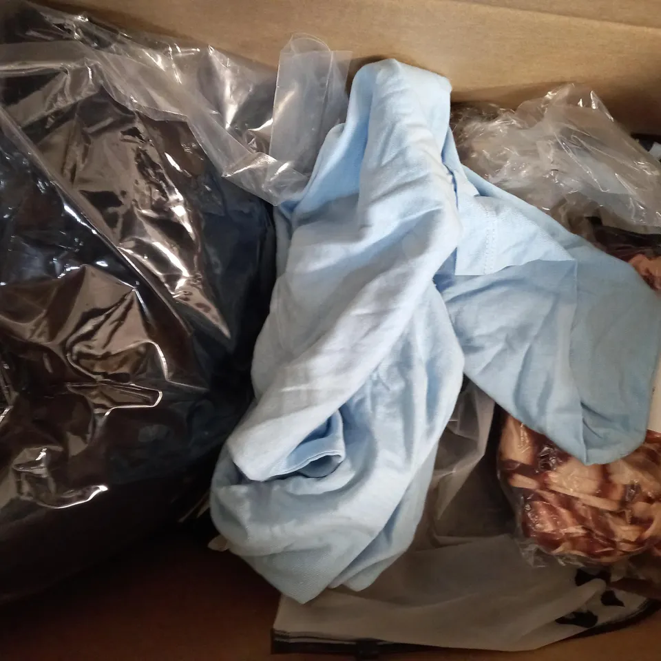 BOX OF APPROXIMATELY 10 ASSORTED CLOTHING AND FASHION ITEMS OF VARIOUS COLOURS AND STYLES TO INCLUDE BOOHOO, BIGDUDE, ETC