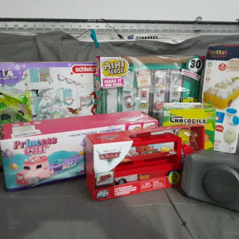 APPROXIMATELY 15 ASSORTED TOYS TO INCLUDE THOR'S MJOLNIR, MARVEL HULK TOY, PIXAR CARS MACK MINI RACERS HAULER 