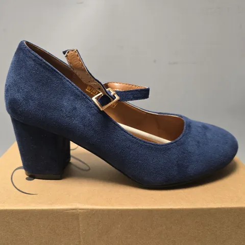 BOXED CHIC LADIES MID BLOCK DOLLY SHOES - SIZE 5