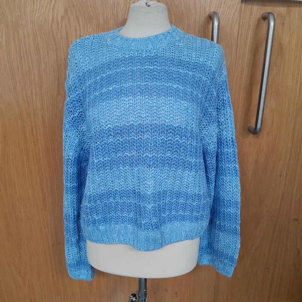 DIVIDED KNIT JUMPER IN BLUE STRIPES SIZE M