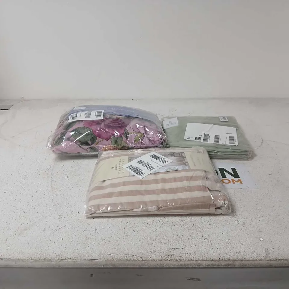 BOX OF APPROXIMATELY 12 ASSORTED HOUSEHOLD ITEMS TO INCLUDE CATHERINE LANSFIELD, MATTHEW WILLIAMSON ETC