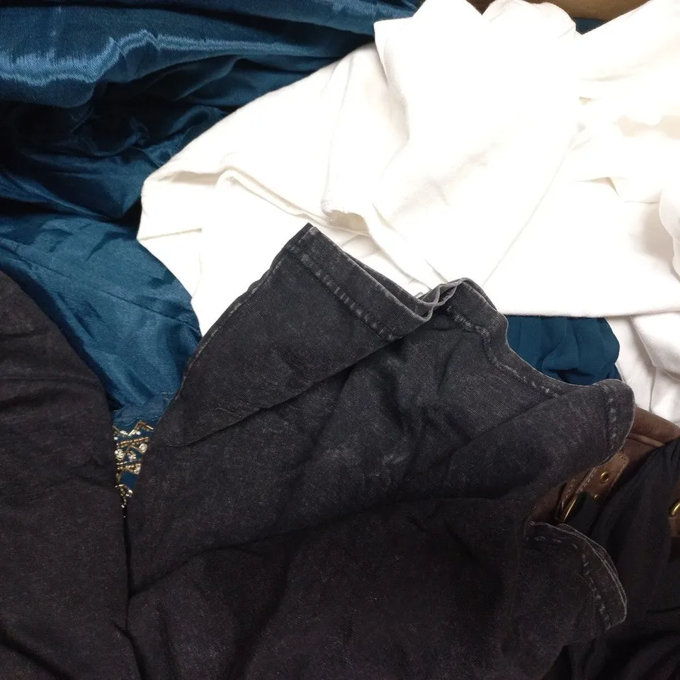 APPROXIMATELY 20 ASSORTED CLOTHING AND FASHION PRODUCTS IN VARIOUS STYLES AND SIZES - COLLECTION ONLY