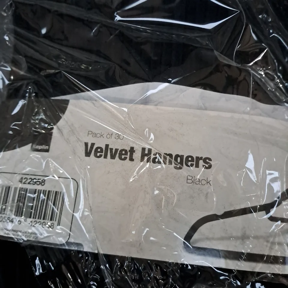PACK OF 30 VELVET HANGERS