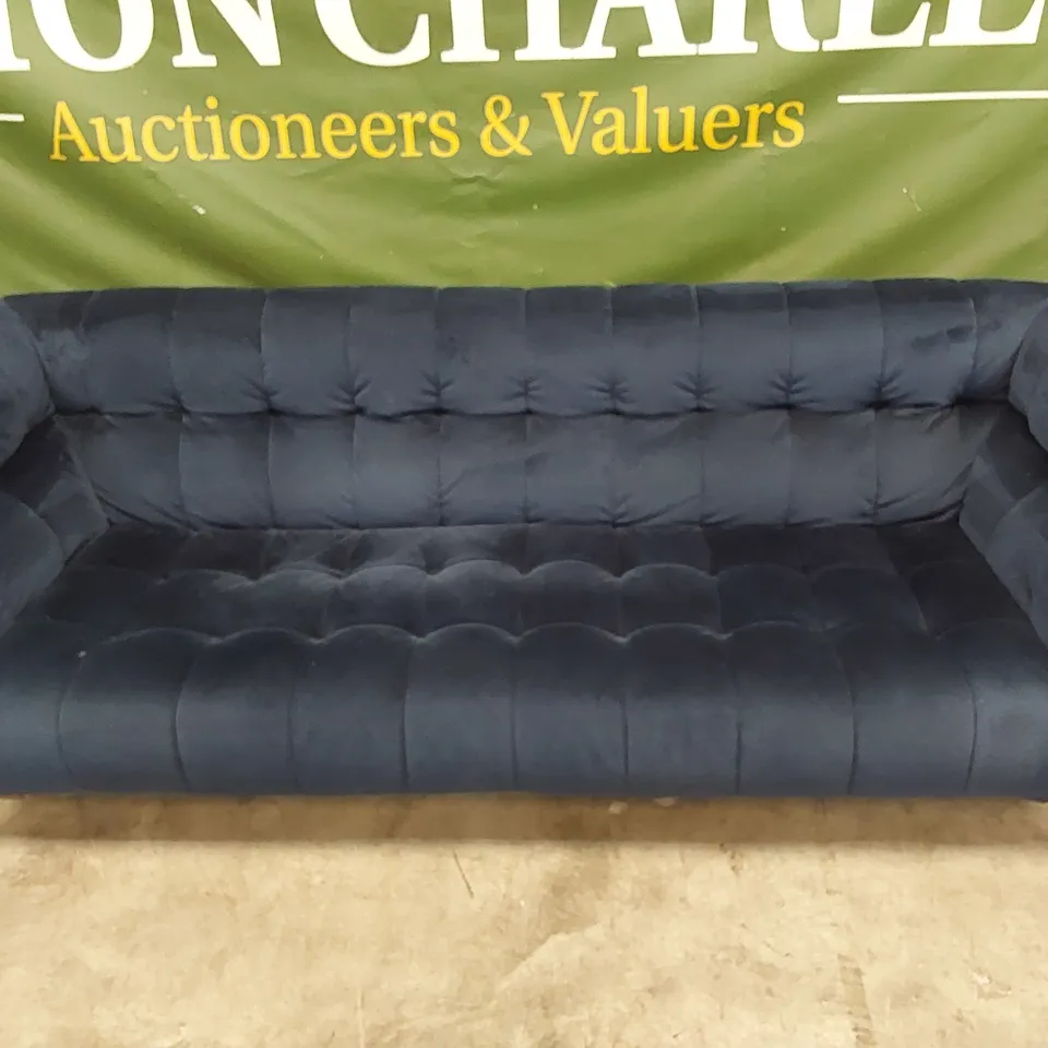 DESIGNER VIOLINO VELVET UPHOLSTERED 4 SEATER SOFA IN NAVY BLUE