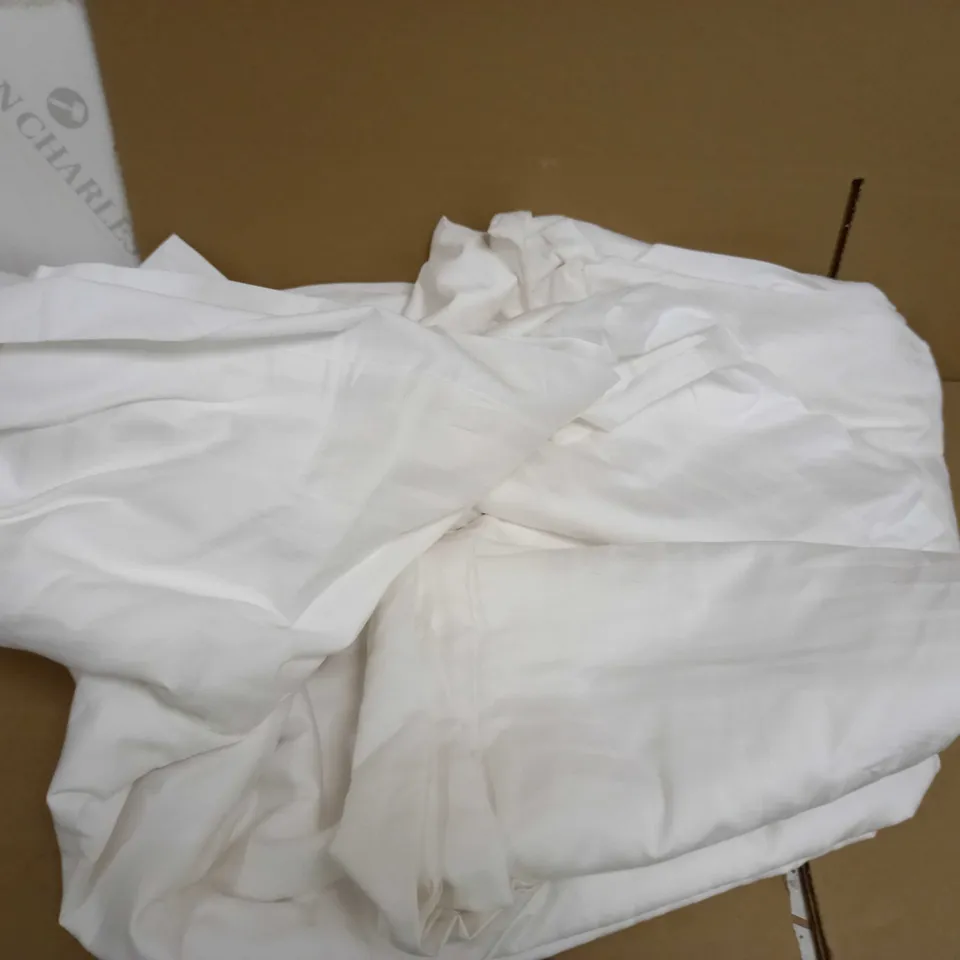 KELLY HOPPEN WHITE BED LINEN - SIZE UNKNOWN