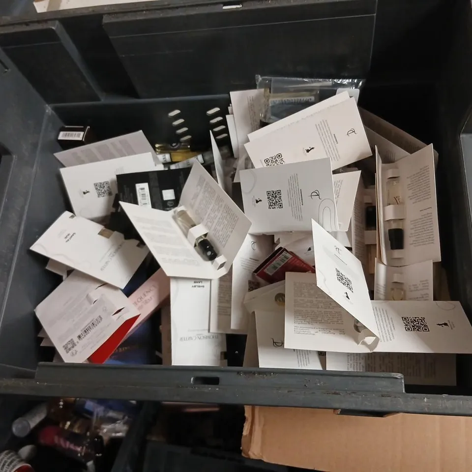 LARGE QUANTITY OF ASSORTED TESTER AND SAMPLE FRAGRANCES TO INCLUDE; DIOR, HOMEWORK, THOMPSON CARTER AND JO MALONE