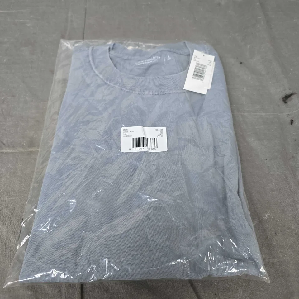 ABERCROMBIE AND FITCH LIGHT BLUE T-SHIRT SIZE L 