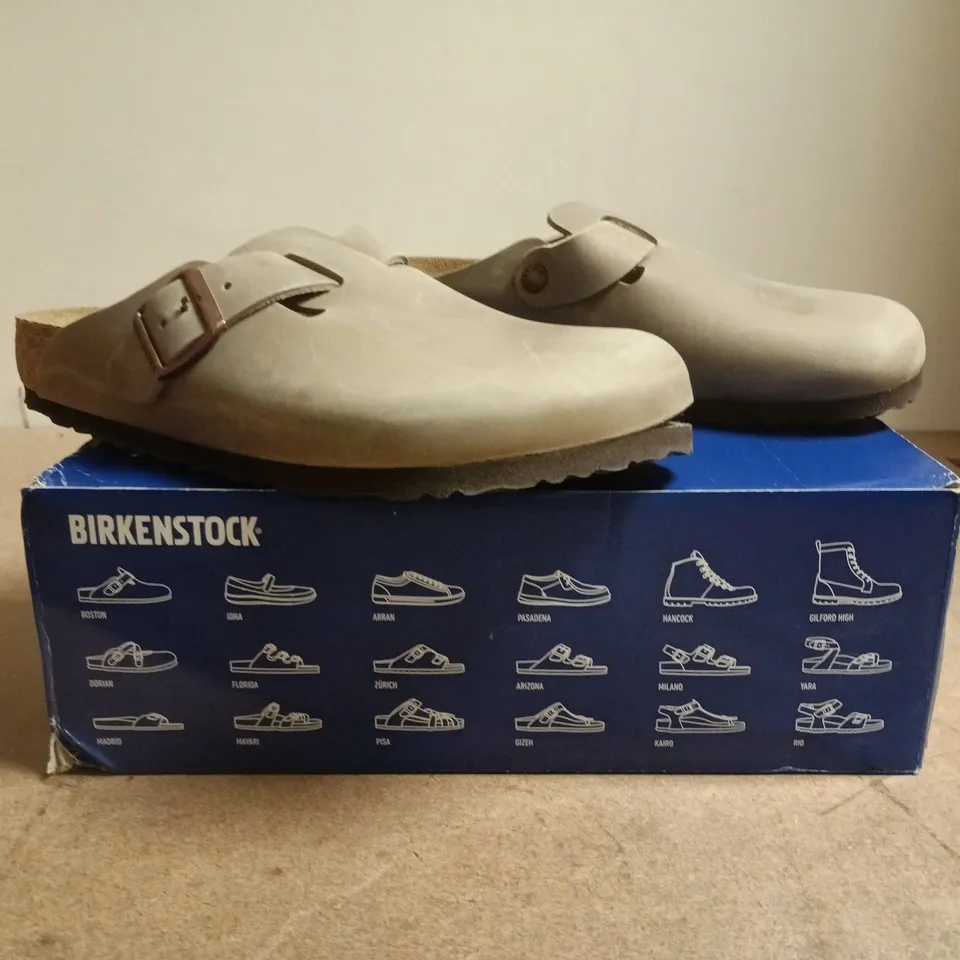 BOXED PAIR OF BIRKENSTOCK BOSTON BS SHOES IN TABACCO BROWN SIZE UK 7.5