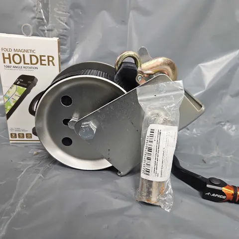 TOTE OF APPROXIMATELY 14 ASSORTED ITEMS TO INCLUDE - FOLD MAGNETIC HOLDER , SPARK PLUG SLEEVE ETC