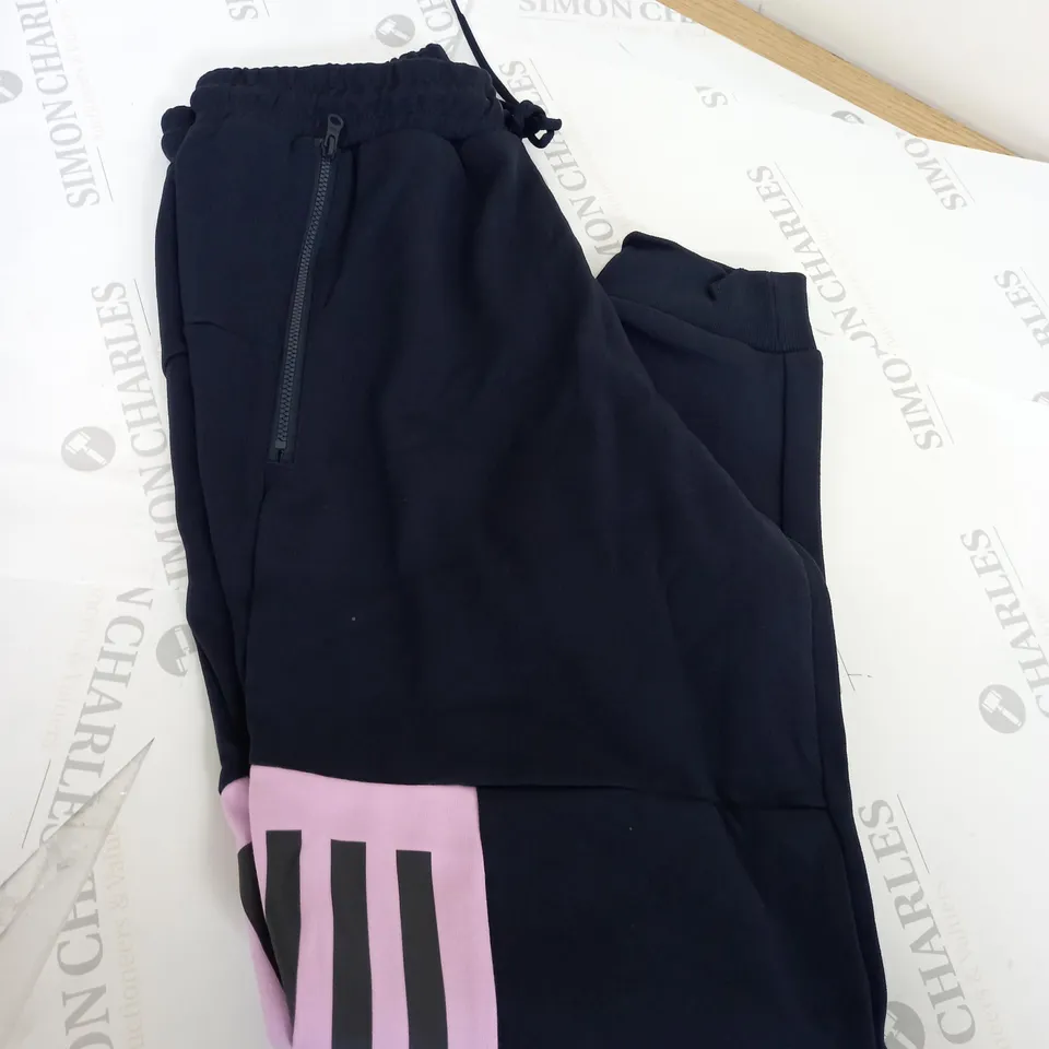 ADIDAS TRACK PANTS SIZE L 