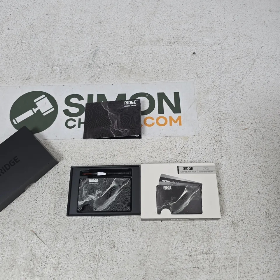 RIDGE WALLET – MINIMALIST CARD WALLET, BLACK CARBON FIBRE STYLE
