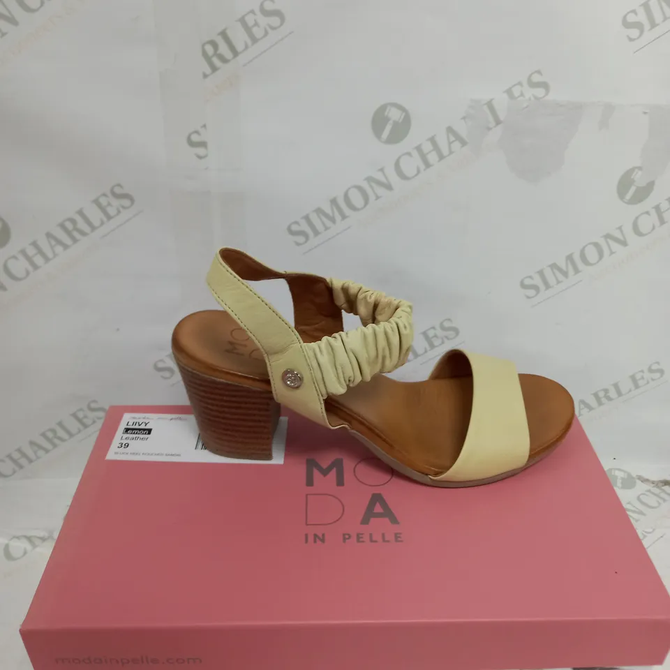 BOXED PAIR OF MODA IN PELLE HEELED SANDALS IN LEMON SIZE 6