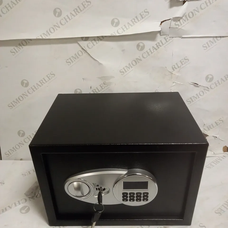 AMAZON BASICS SECURITY SAFE