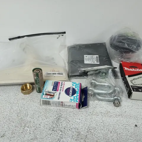 APPROXIMATELY 12 ASSORTED HOUSEHOLD ITEMS TO INCLUDE HOOVER HEAD, KETTLE & IRON DESCALER, CHASSE INSECTS BAUME, ETC