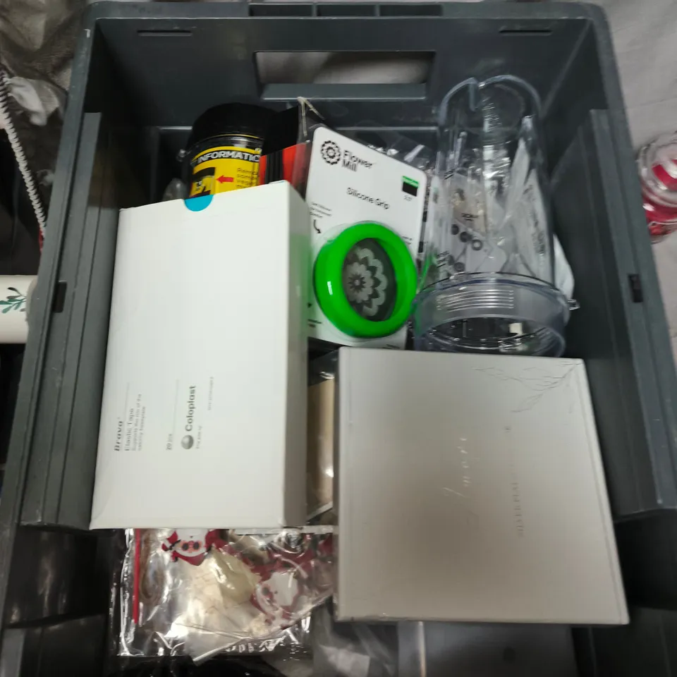 APPROXIMATELY 15 ASSORTED HOUSEHOLD ITEMS TO INCLUDE MULTI-FUNCTIONAL REUSABLE DOUBLE-SIDED TAPE, YANKEE CANDLE AND A PARKER PEN