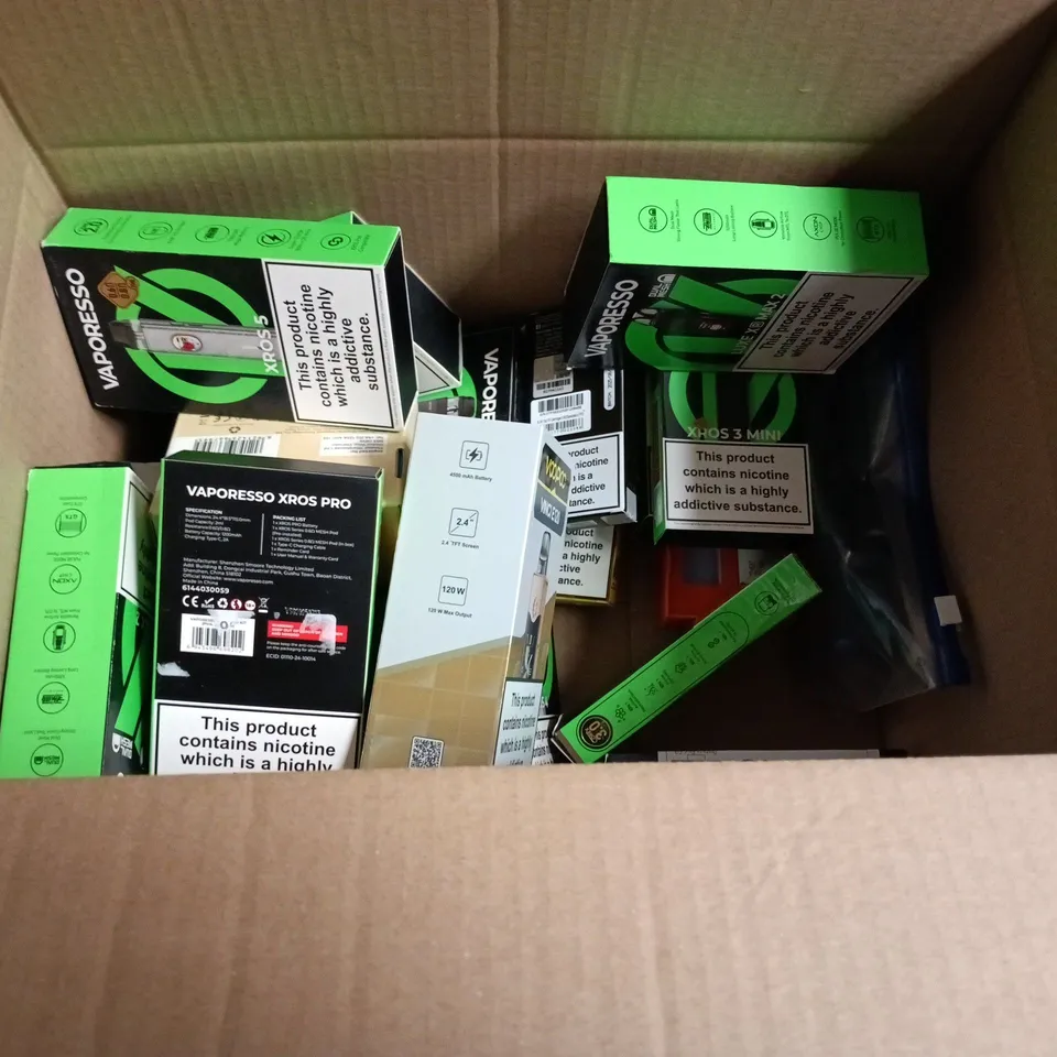 LOT OF APPROXIMATELY 30 ASSORTED VAPING ITEMS TO INCLUDE VOOPOO, FREEMAX AND VAPORESSO