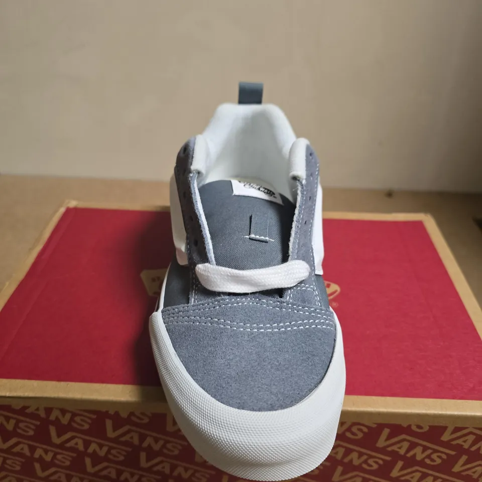 BOXED PAIR OF VANS KNU SKOOL TRAINERS - SIZE 4.5
