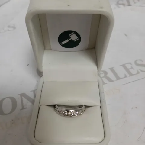 DESIGNER 18CT WHITE GOLD FIVE STONE RING SET WITH DIAMONDS WEIGHING +-0.51CT
