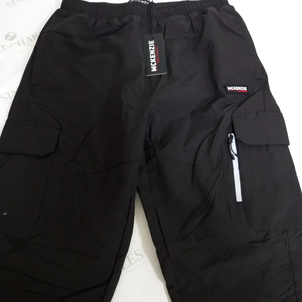 MCKENZIE BLACK CARGO PANTS - MEDIUM