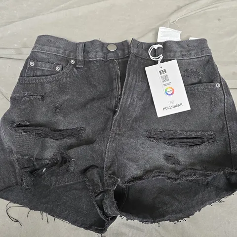 PULL&BEAR MOM FIT HIGH RISE SHORT LENGTH SHORTS IN BLACK - UK 6