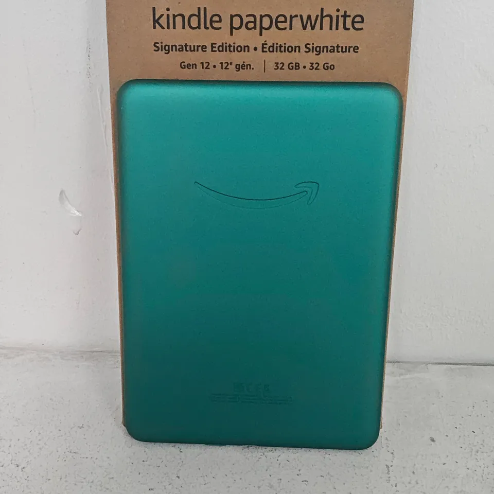 BOXED AMAZON KINDLE PAPER WHITE GEN 12 32GB E-READER IN METALLIC JADE - SA569P