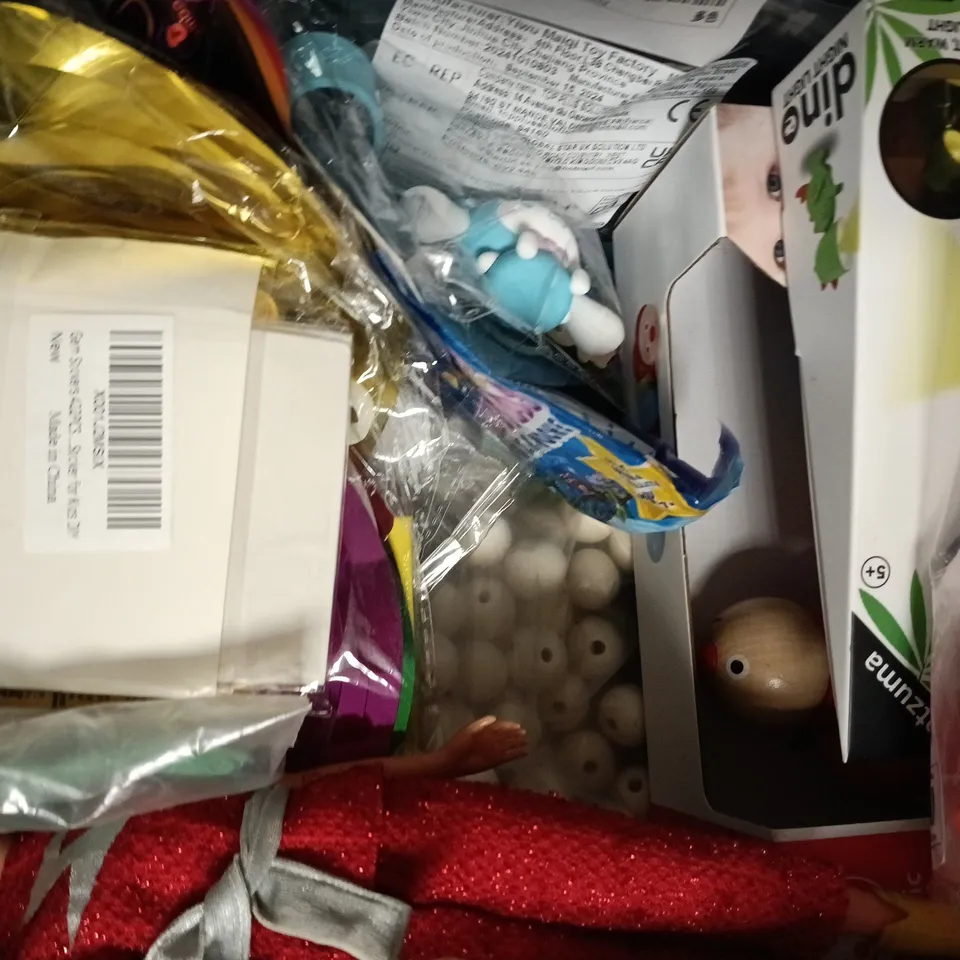 APPROXIMATELY 10 ASSORTED TOYS AND GAMES TO INCLUDE CRAYONS, DOG NIGHT LIGHT, ETC